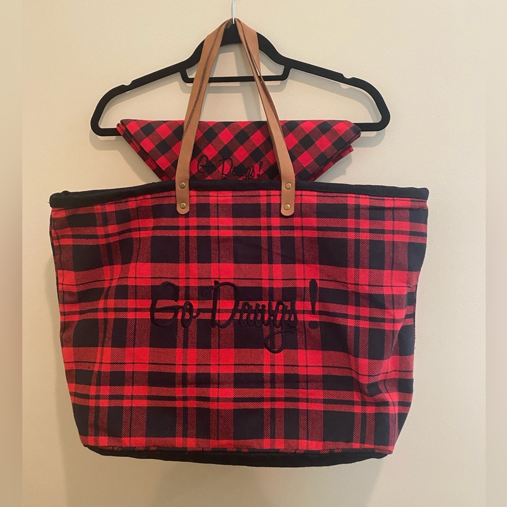 UGA, Georgia Bulldogs, Go Dawgs! Monogrammed Tote and napkins.